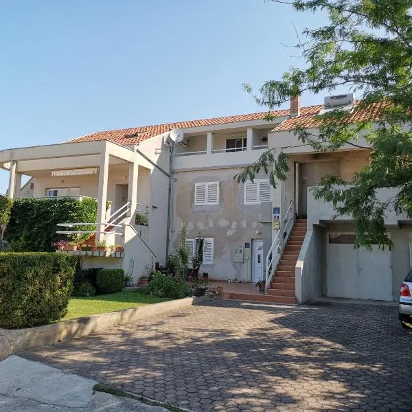 Apartments Dolores, khách sạn ở Šibenik