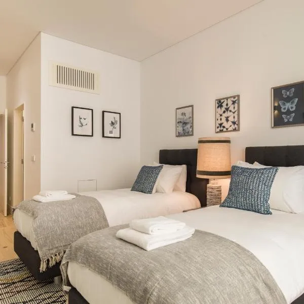 Hidden Oasis 2BDR Apartment by LovelyStay: Lizbon'da bir otel
