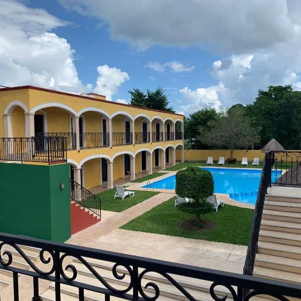 Hotel Tuul, hotel in Izamal