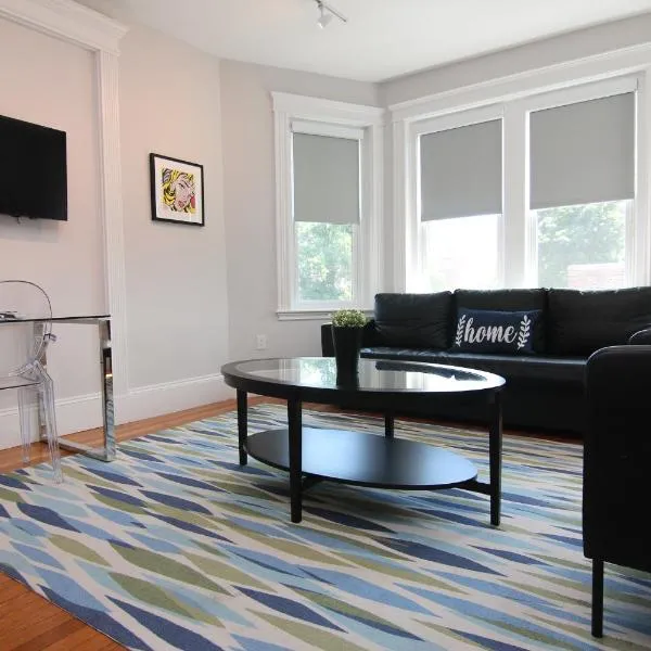 Large Studio w/ Queen AND Sofa Bed..#38, hotel a Brookline