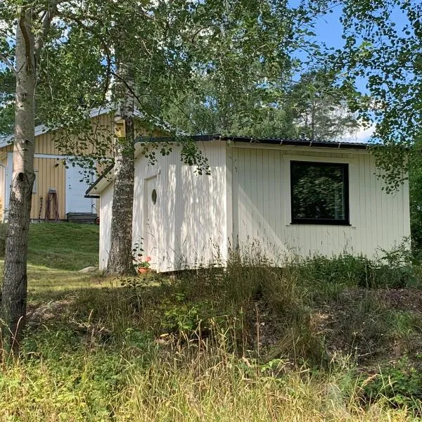 The Little Swedish Stuga, hotel v destinaci Hölö
