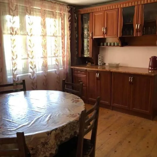 Family house in Racha, Oni, hotel v destinaci Oni