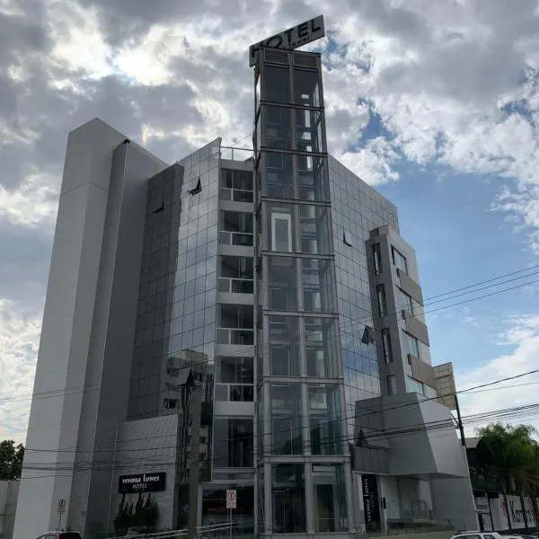 Verona Tower Hotel, hotel in São Sebastião do Oeste