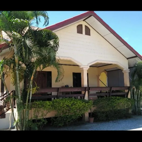 บ้านพักน้องจ็อบ, hotel v destinaci Baanphakrimlay 