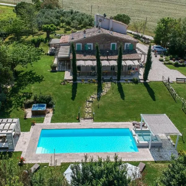 Le Maraclà Country House, hotel em Iesi