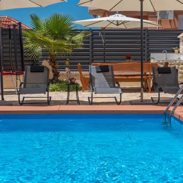 Apartment Maja with private pool, hotel Sveti Petarban