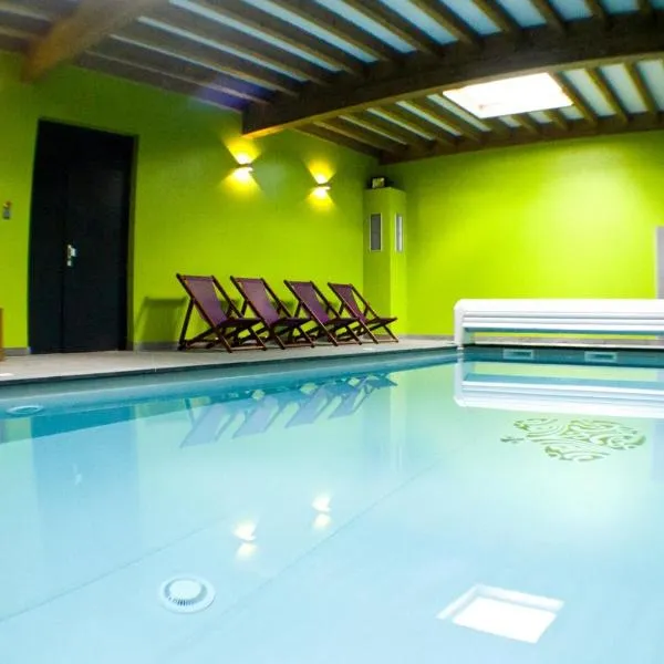 Gite Roche Des Ducs avec Piscine toute l'année, Spa, Sauna, Hammam，Rochesson的飯店