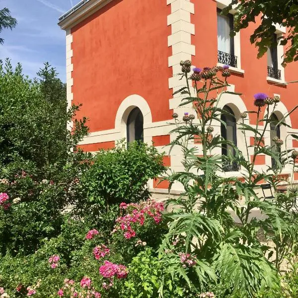 Le Clos de la Pomponnette – hotel w mieście Pomponne