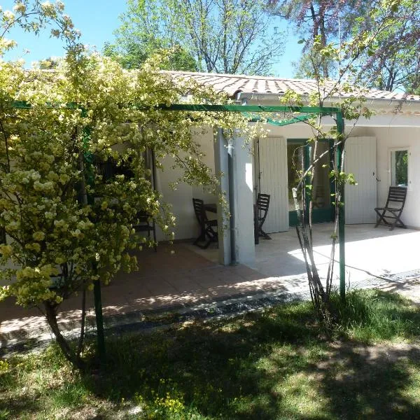LE COTTAGE, hotel v destinaci Ailhon