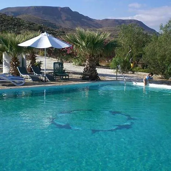 Casas Rurales Cortijo Torreblanca Parque Cabo de Gata – hotel w mieście El Pozo de los Frailes