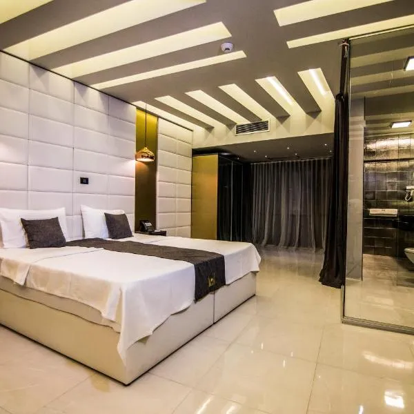 International Palace, hotel di Veles