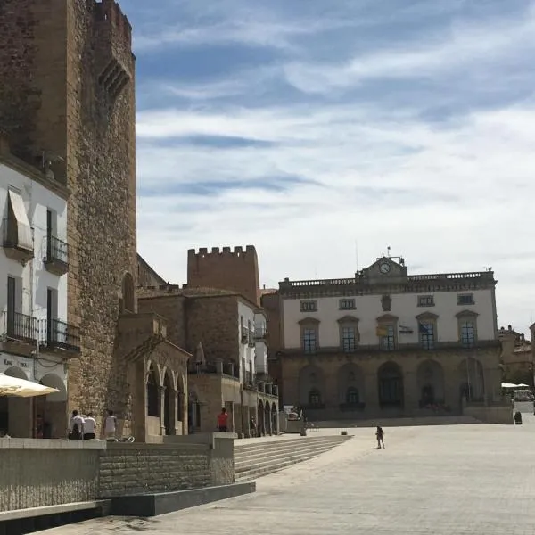 Apartamentos Turísticos Domus Seleqtia Plaza Mayor, hotel in Cáceres