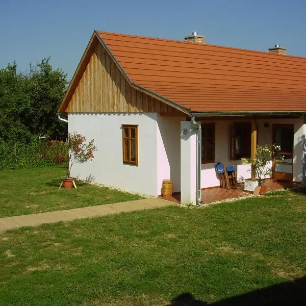 Martonvendeghaz 1, hotel Erdeimajorban
