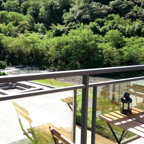 安通溪畔溫泉民宿Antong Creekside Hot Spring花蓮縣民宿2404號, hotel v destinaci Yuli