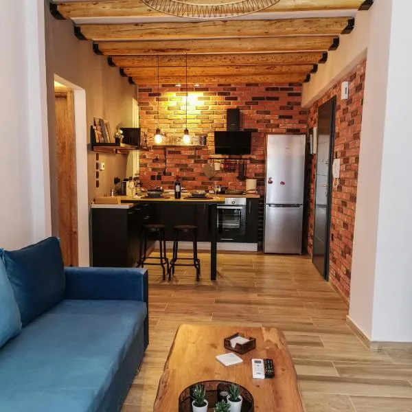 LM Luxury Central Loft, hotel in Larisa