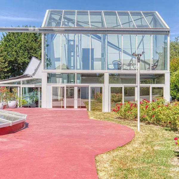 CHAMBRE INDEPENDANTE DANS UN PARC, hotel em Ambillou