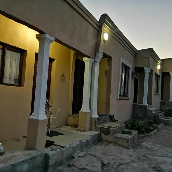 Rocks And Aloes Guest Lodge, hotel in Paddock