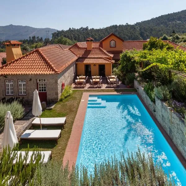 Casa do Eido - sustainable living & nature experiences Gerês, hotel v destinaci Geres