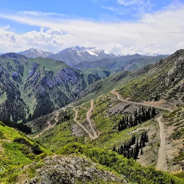 Yurt camp ALI-NUR at lake Song-Kol юрточный лагерь Али-Нур озеро Сон-Куль Сон-Куль Кыргызстан Нарын Kyrgyzstan Naryn, hotel di Naryn