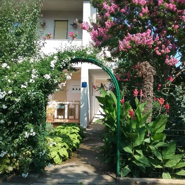Apartment Mirjana, hotel vo Fažane