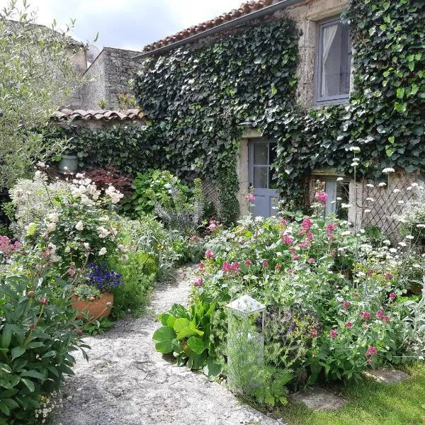 La Petite Maison – hotel w mieście Laroque-Timbaut