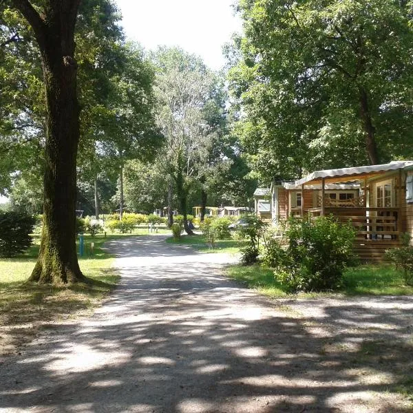 Camping OAKi, hótel í Mesnard-la-Barotière