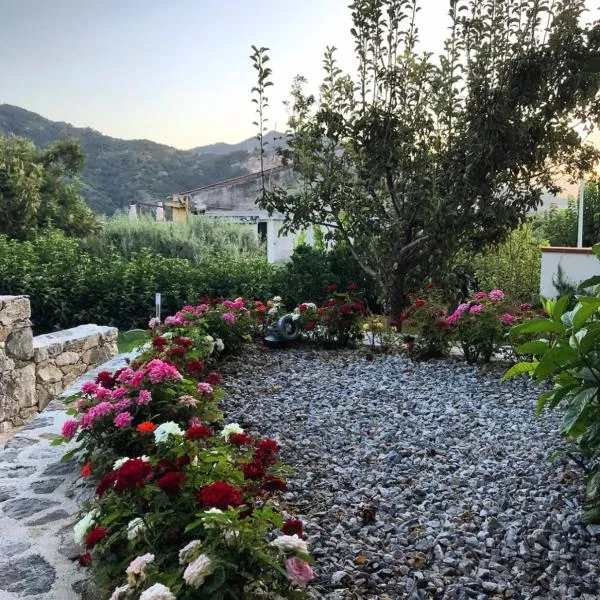 LA PERGOLA appartamenti, hotel en Santa Lucia del Mela