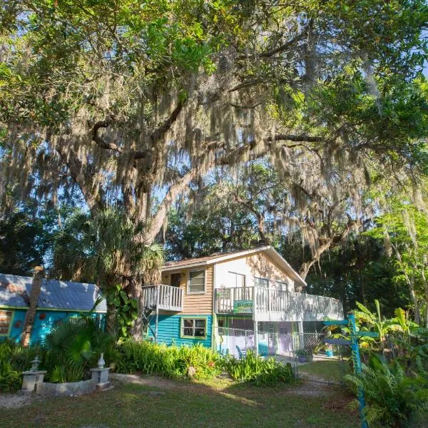 Riverfront Treetop Bungalow、ホモサッサのホテル