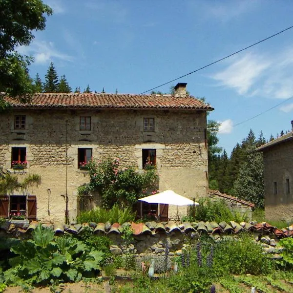 La Fontaine des Thiolles, hotel v destinaci Saint-Germain-lʼHerm