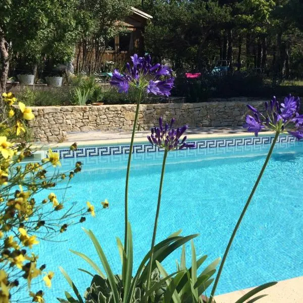 Le Mapillon – hotel w mieście Dieulefit