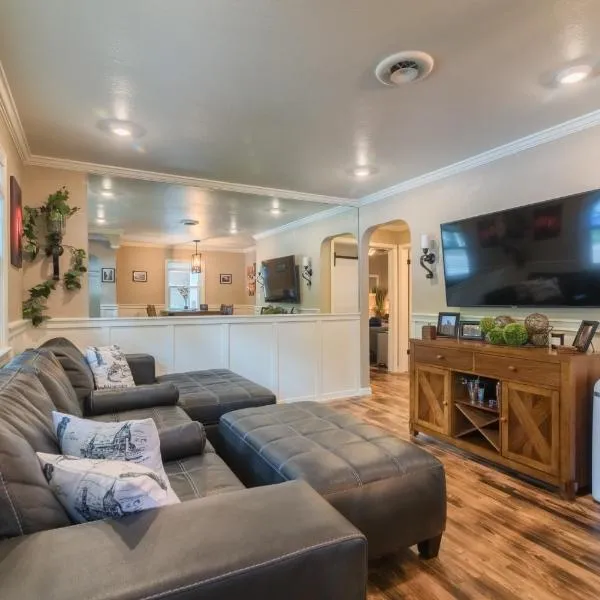 Italian Style in Old Town with Private Hot Tub, hotell Fort Collinsis