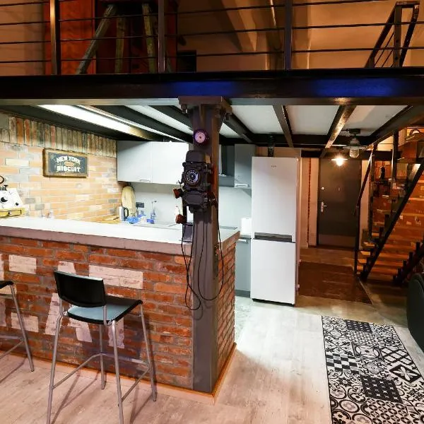 Loft Szpularnia, готель у місті Жирардув