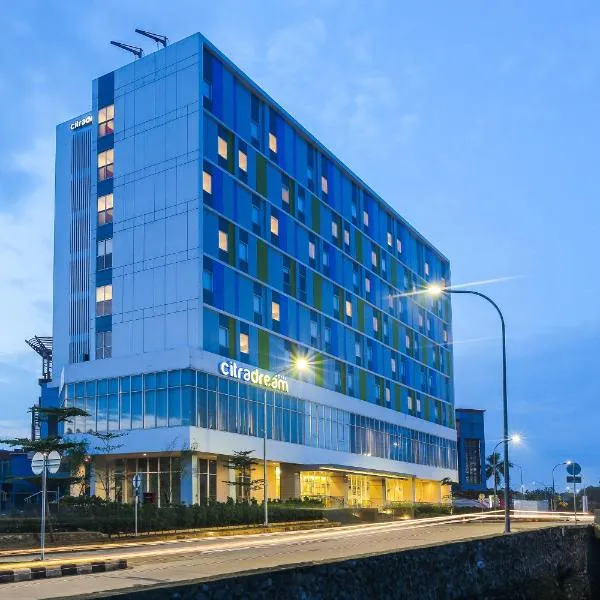 Hotel Citradream Bintaro, отель в городе Pondokcabe Hilir