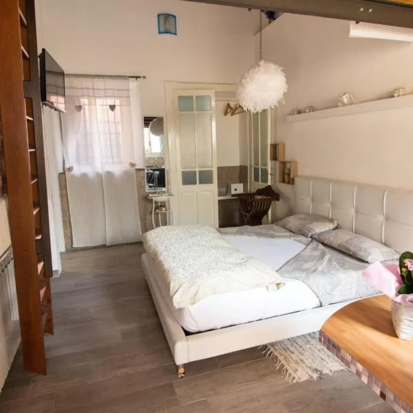 Mansarde & Suite Maison 1706 Lago Orta, hotell i Borgomanero