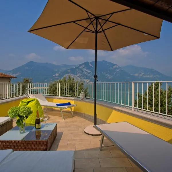 CASA VACANZE MARCONI 22, hotel in Marone