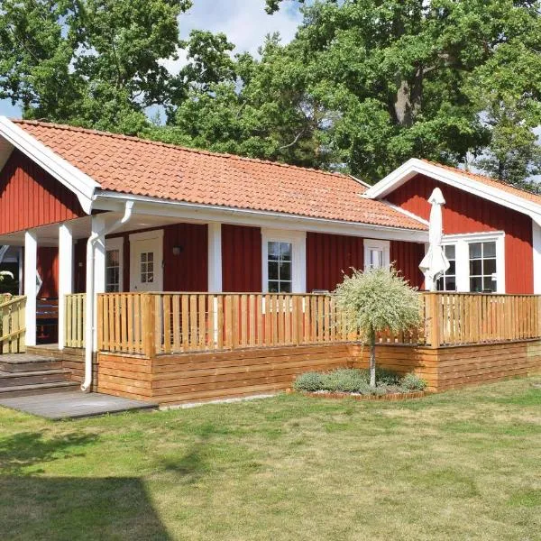 Awesome Home In Löttorp With Kitchen, hotel v destinaci Löttorp