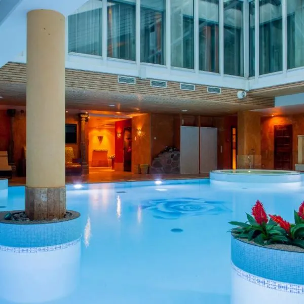 Grand Rose SPA Hotel, viešbutis Kuresarėje