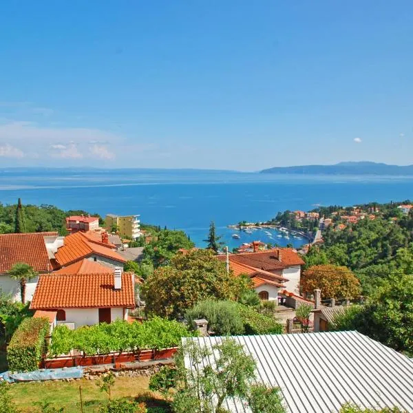 Apartments Kolmanic, sea view, free privat parking, hotell i Ičići