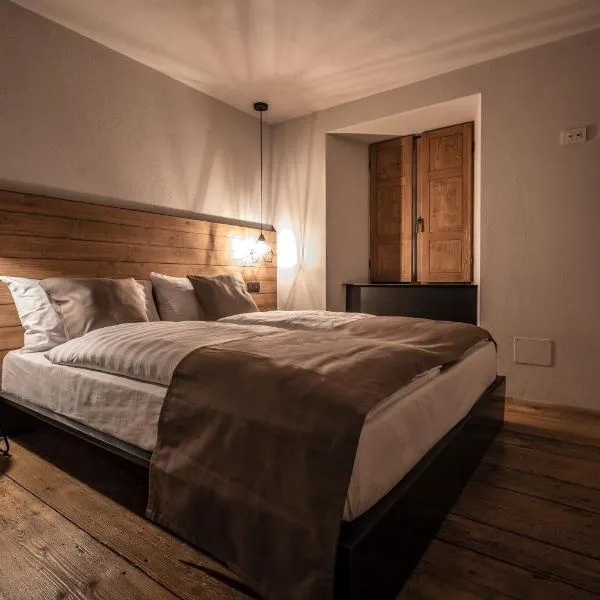Casa Pasini-Foresteria, hotel v destinácii Piuro