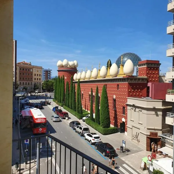Apartamentos enfrente del Museo Dalí, hotel v destinaci Figueres