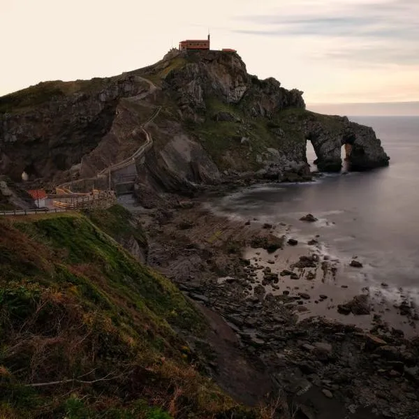 APARTAMENTOS URDAIBAI 4, hotel a Busturia