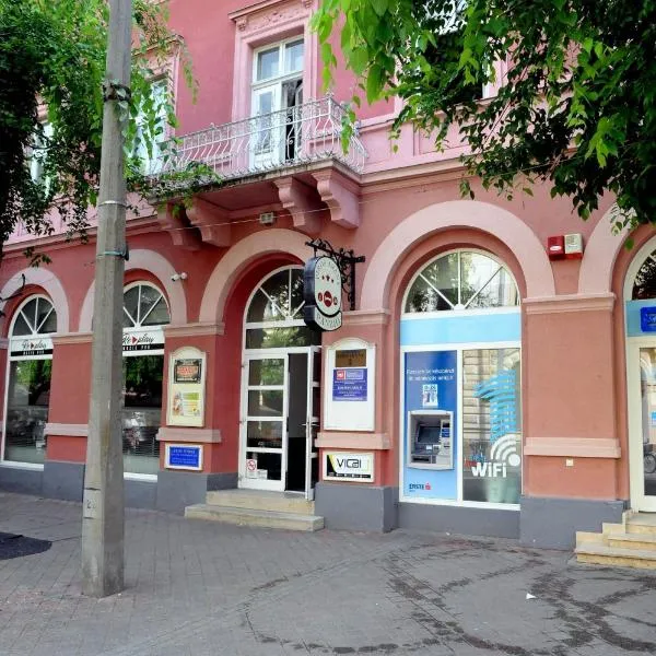 Piros Arany Panzió Kalocsa, hotel v destinaci Kalocsa