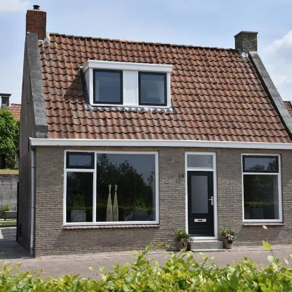 Sfeervol vakantiehuis in Holwerd, hotel in Holwerd