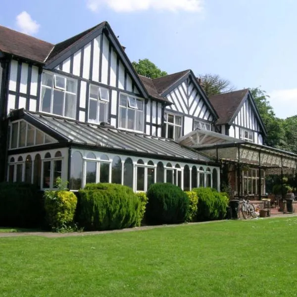 The oaklands hotel、Weaverhamのホテル
