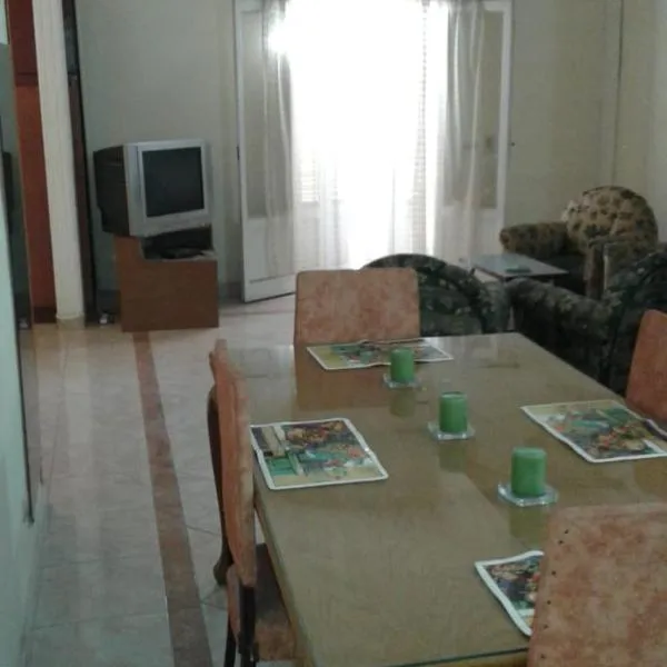 Elegant Heliopolis, Studio-apartment, hotel in Balaqs