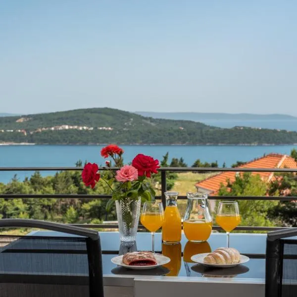 Villa Confido - Luxury 3BR Apartment with Private Pool near Trogir, hotell sihtkohas Donji Seget