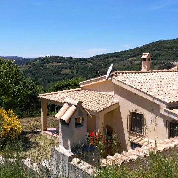 S'orrosa casa vacanze bifamiliare in montagna panorama stupendo Sardegna, hotel v destinaci Seùlo