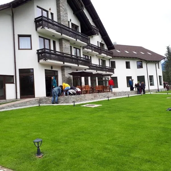 Pensiunea Izvorul Zanelor, khách sạn ở Colibiţa