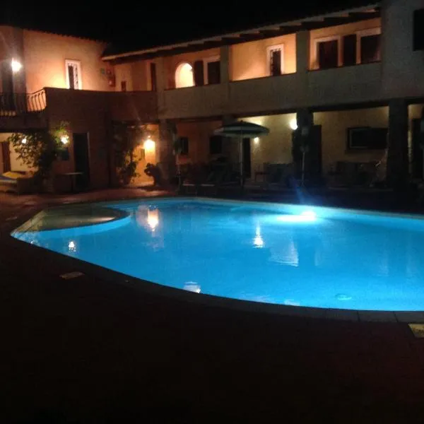 Hotel Villa Gemella, hotel v Baja Sardinia