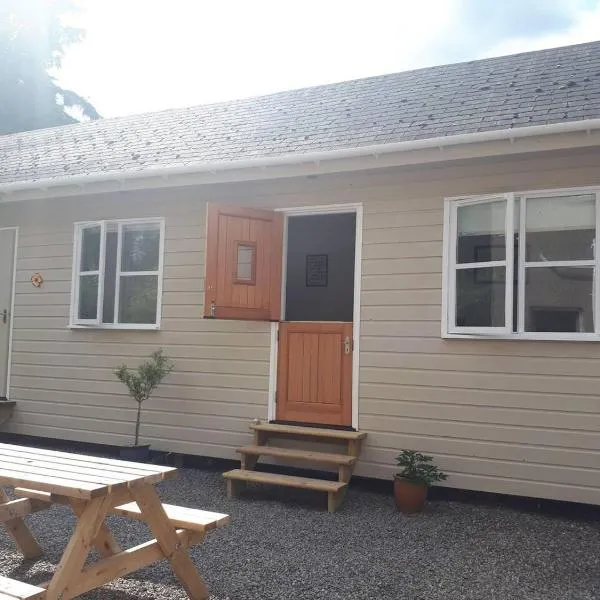 The Cabin at No 45, hotel v destinaci Ballater